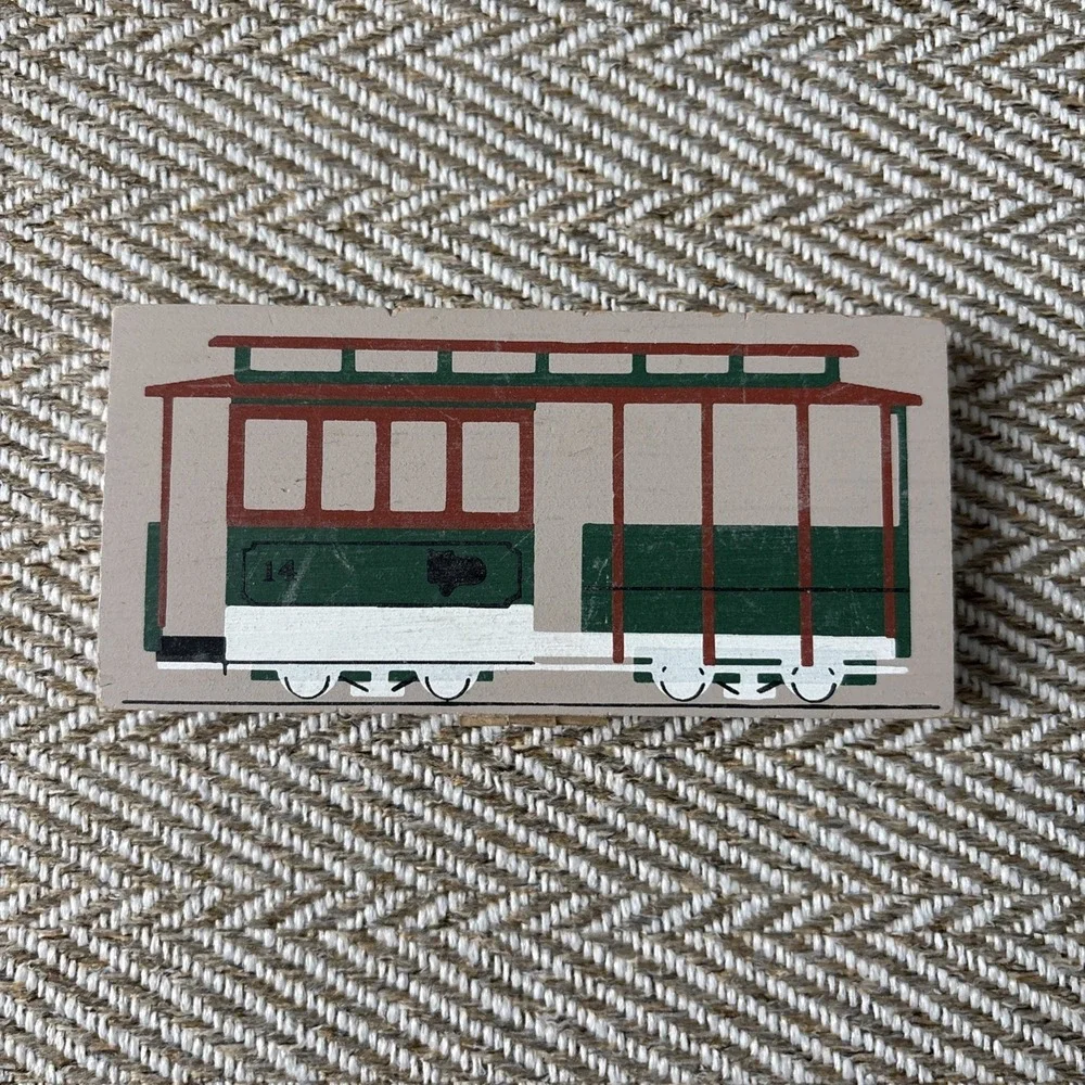 The Cats Meow Village‎ Passenger Train Car No 14 Accessory Shelf Sitter